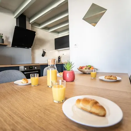 Le Donjon - Agreable T2 Centre - Parking Gratuit 2 Min -