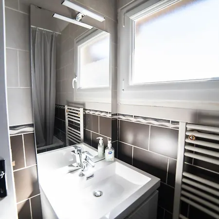 Le Donjon - Agreable T2 Centre - Parking Gratuit 2 Min -