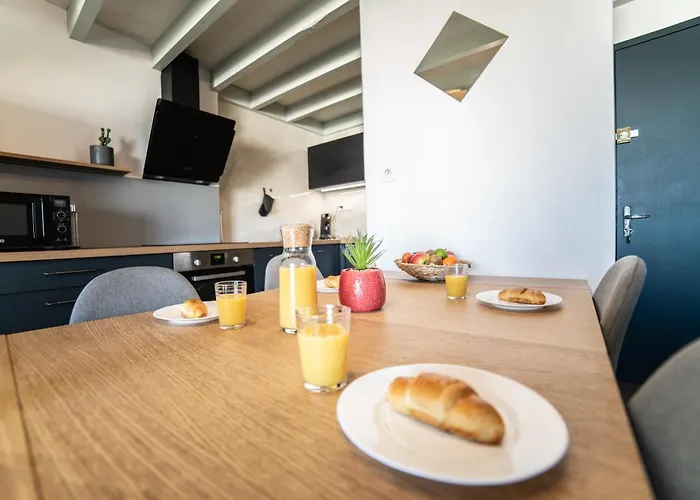 Le Donjon - Agreable T2 Centre - Parking Gratuit 2 Min -